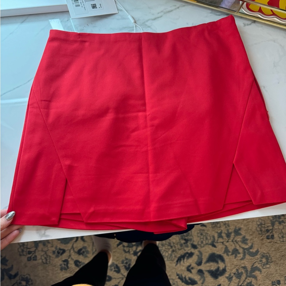 Mini skirt! - Picture 2 of 3
